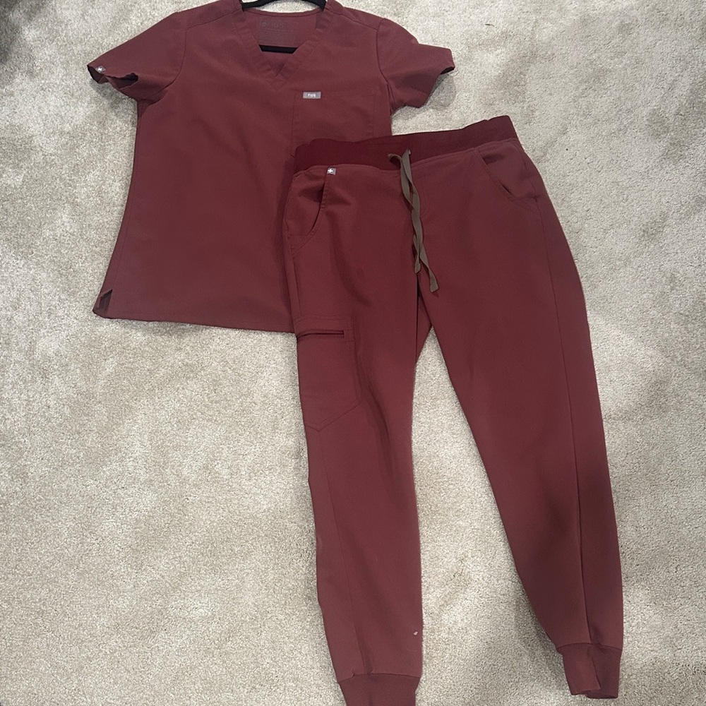 Dark cherry figs Scrub Set